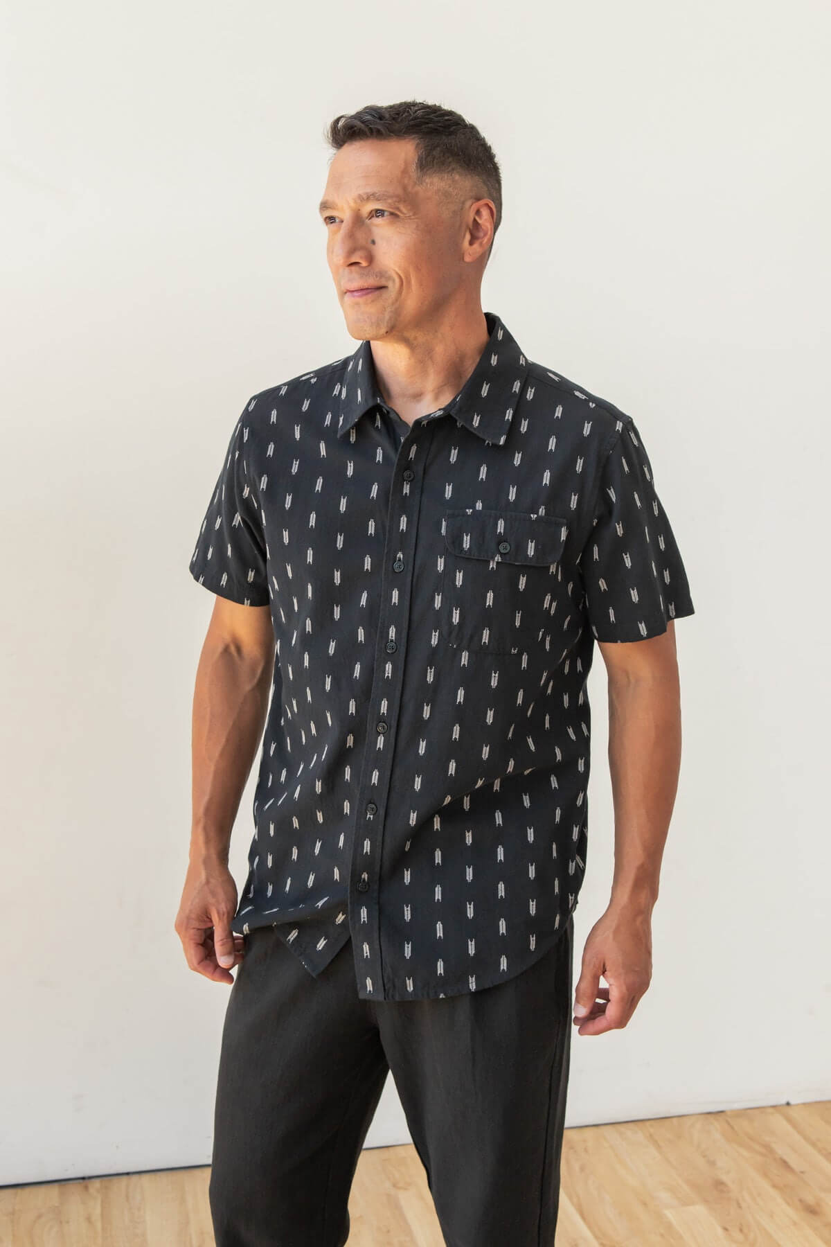 Bridge and Burn Marten shirt in onyx arrows