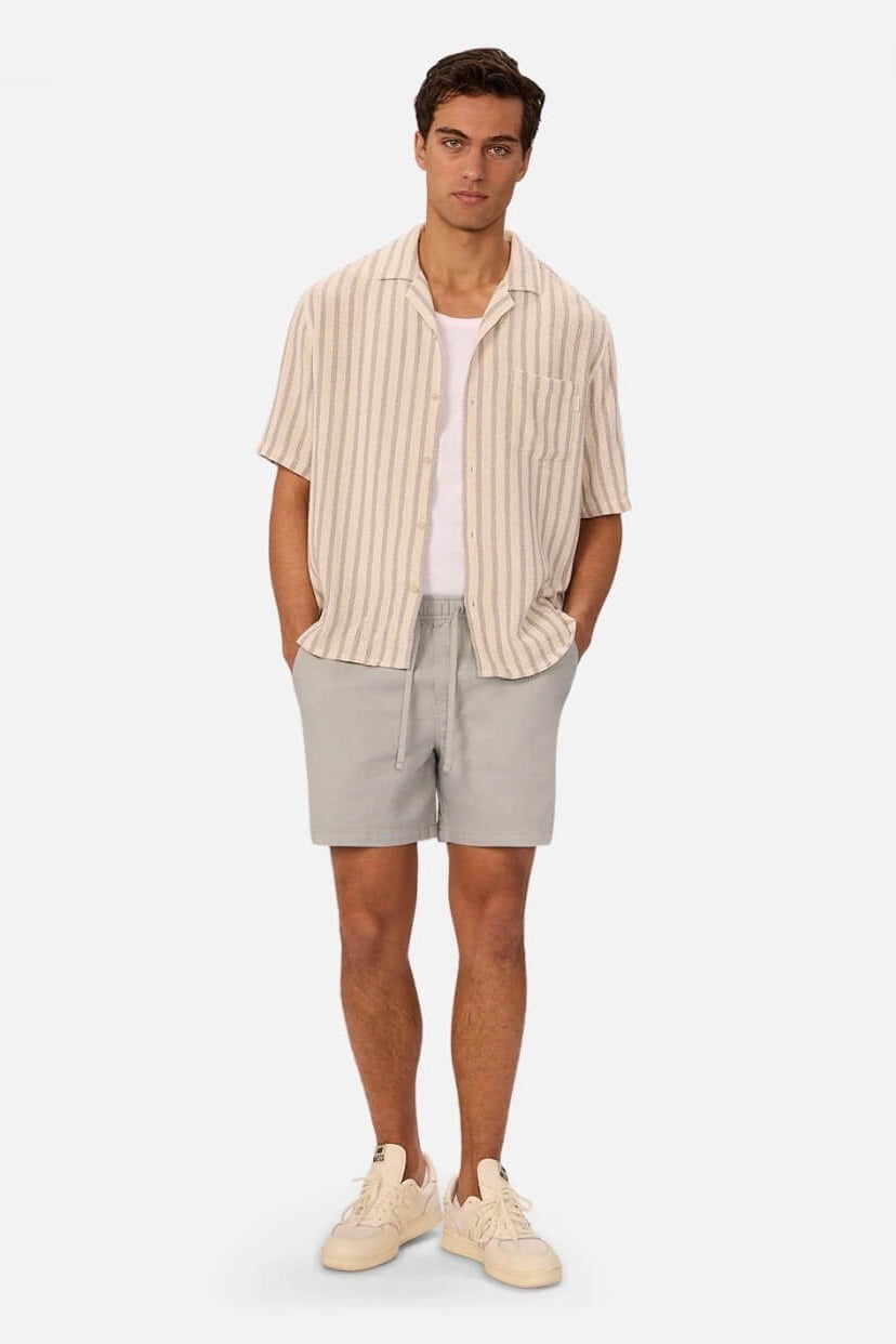 Man wearing The Cresta Short Sleeve Shirt IN Off White/Blue