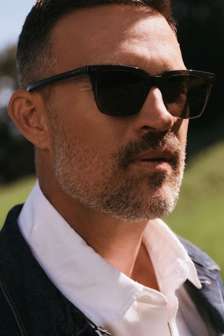 Man Wearing the Diff Eyewear Billie Polarized Sunglasses in Whiskey + Grey