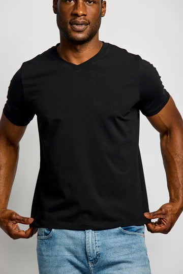Easy Mondays VNeck T-Shirt in Black fit
