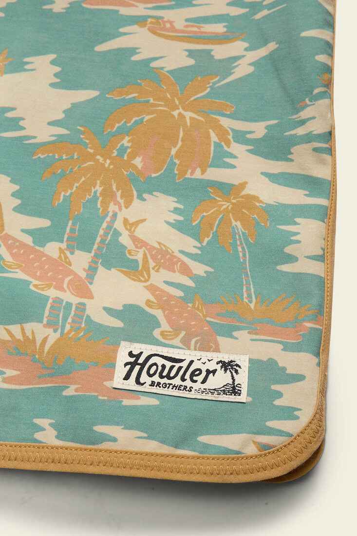 Howler Bros Bruja Boardshort in dreamland seafoam