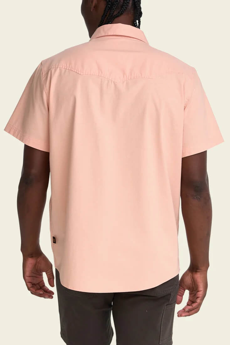 Howler Bros Crosscut Deluxe Short Sleeve Snapshirt in Seagrass Coral Oxford back fit