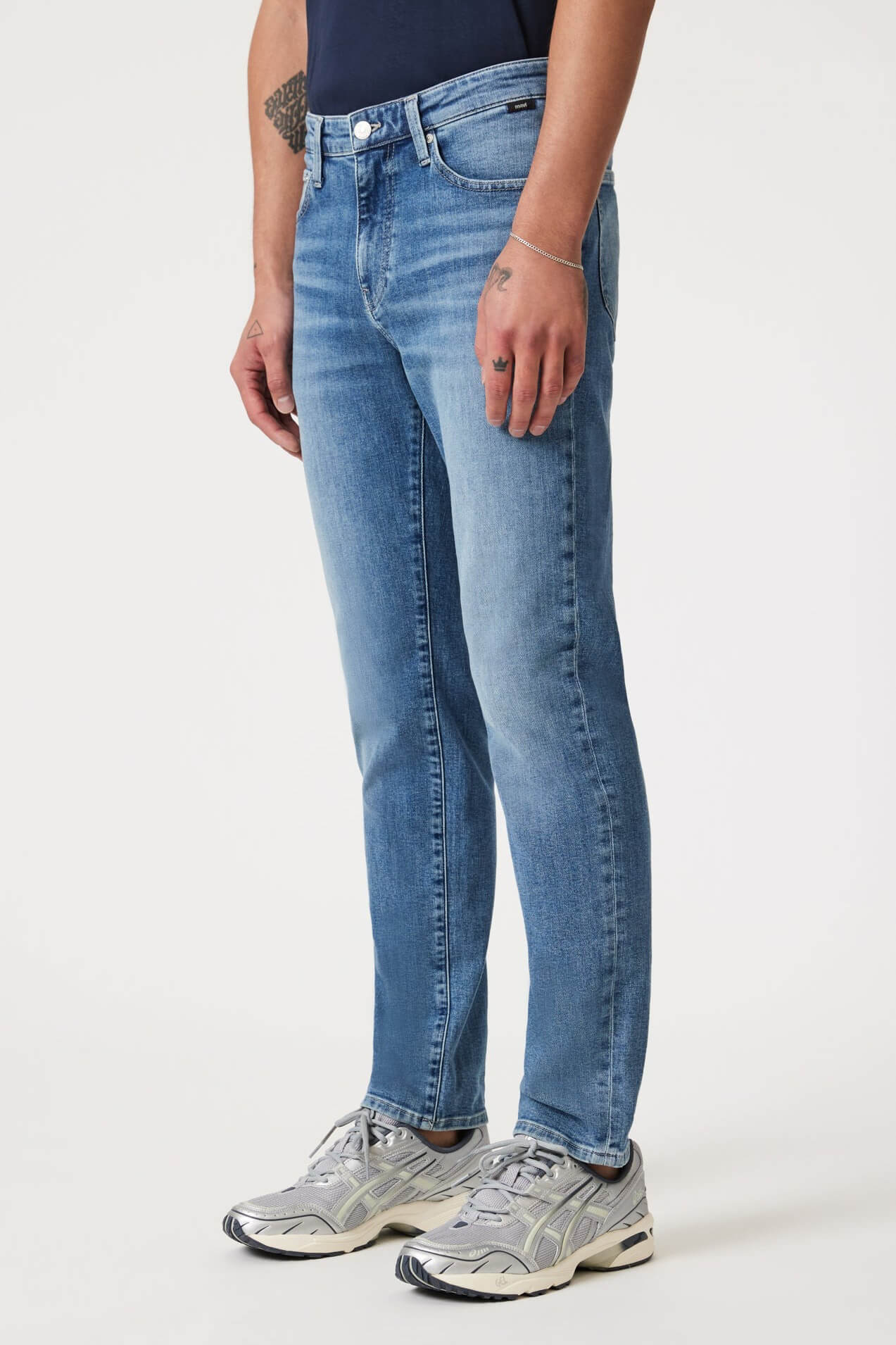 Mavi Steve Athletic Jeans in mid brushed classic blue