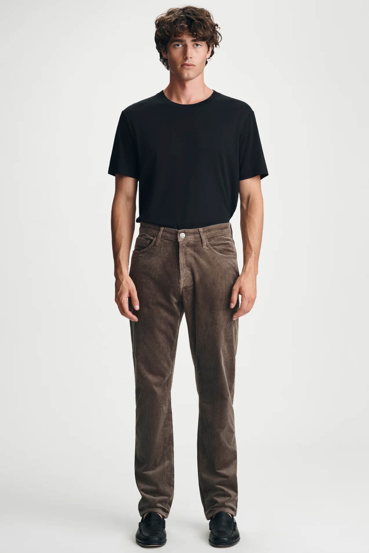 Mavi Zach Straight Leg Jeans men's regular-rise denim with classic fit through the hip and thigh and straight-leg silhouette