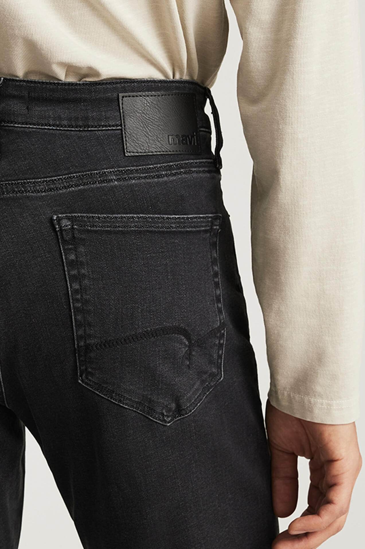 Mavi Steve Athletic Jeans in dark smoke supermove