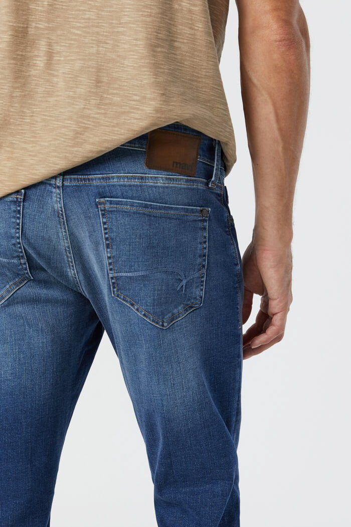Mavi Zach Jeans in mid brushed organic move