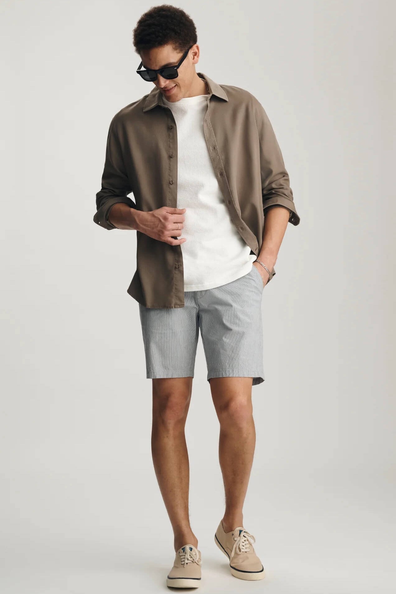 Noah 9" Inseam Shorts in Blue Stripe by Mavi outfit