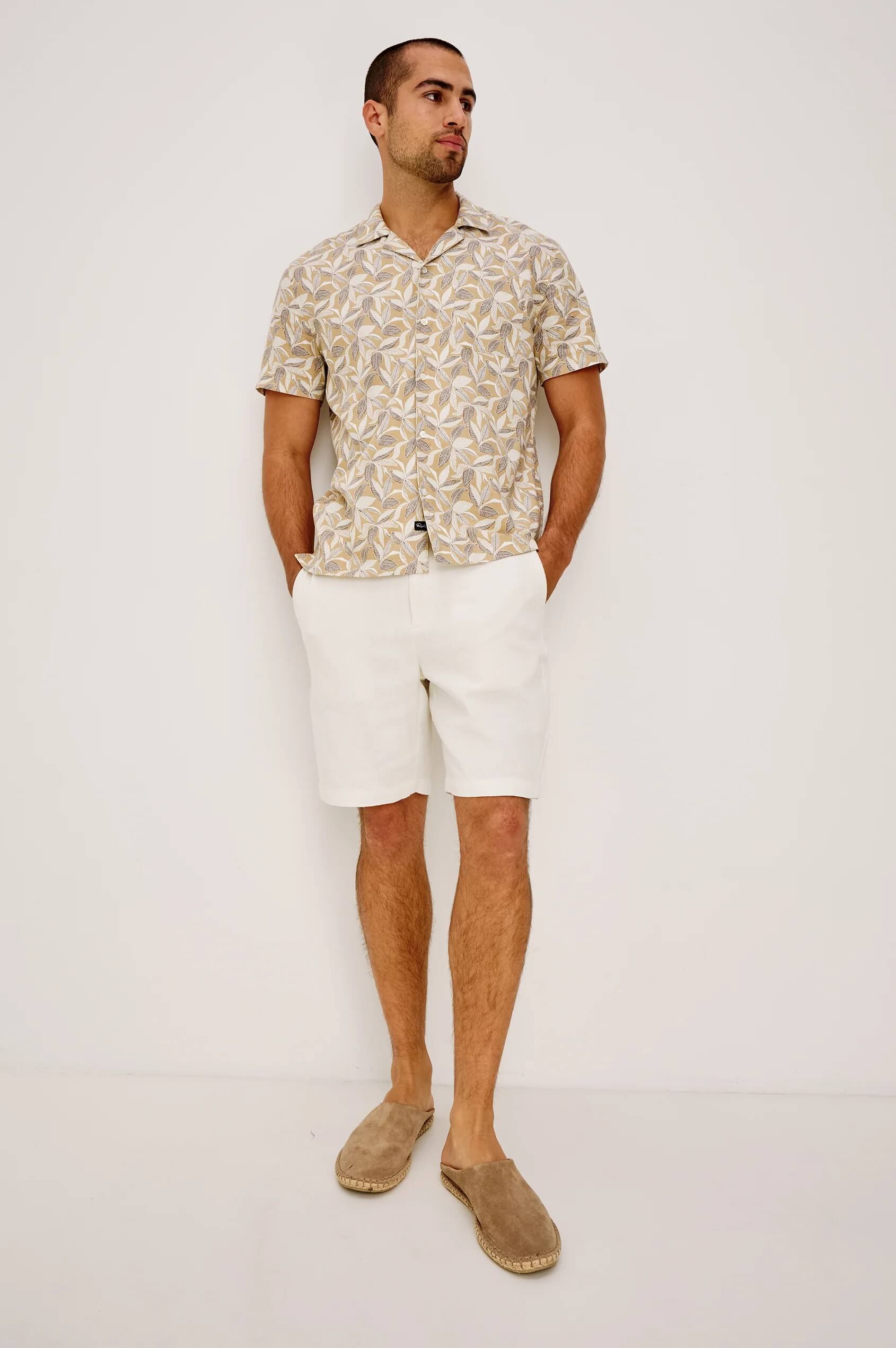 Man wearing the Waimea shirt in Banana Leaf Khaki