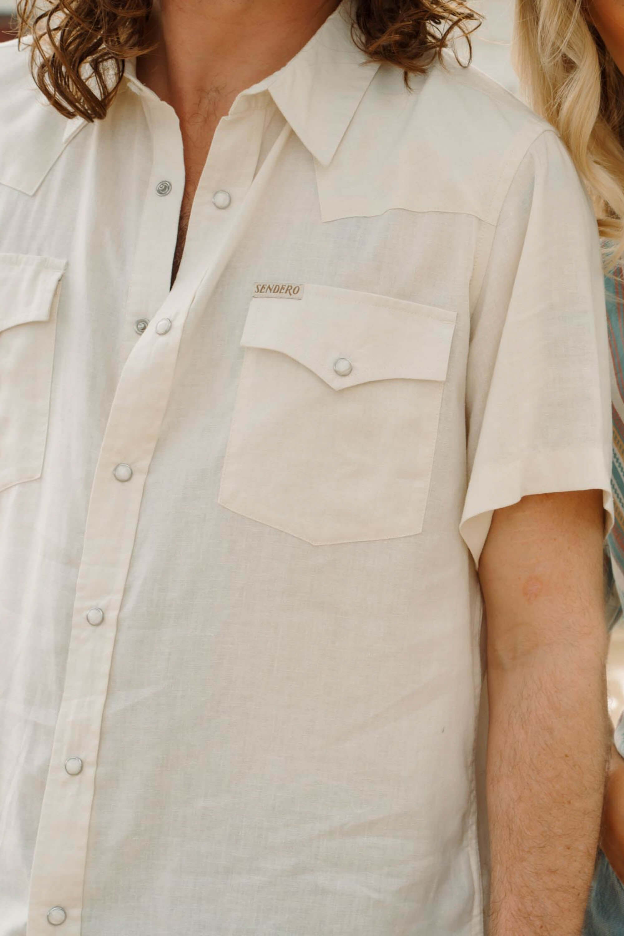 Sendero Wyatt Shirt in antique white details
