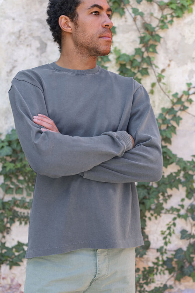 Alex Crane caza crewneck in slate style