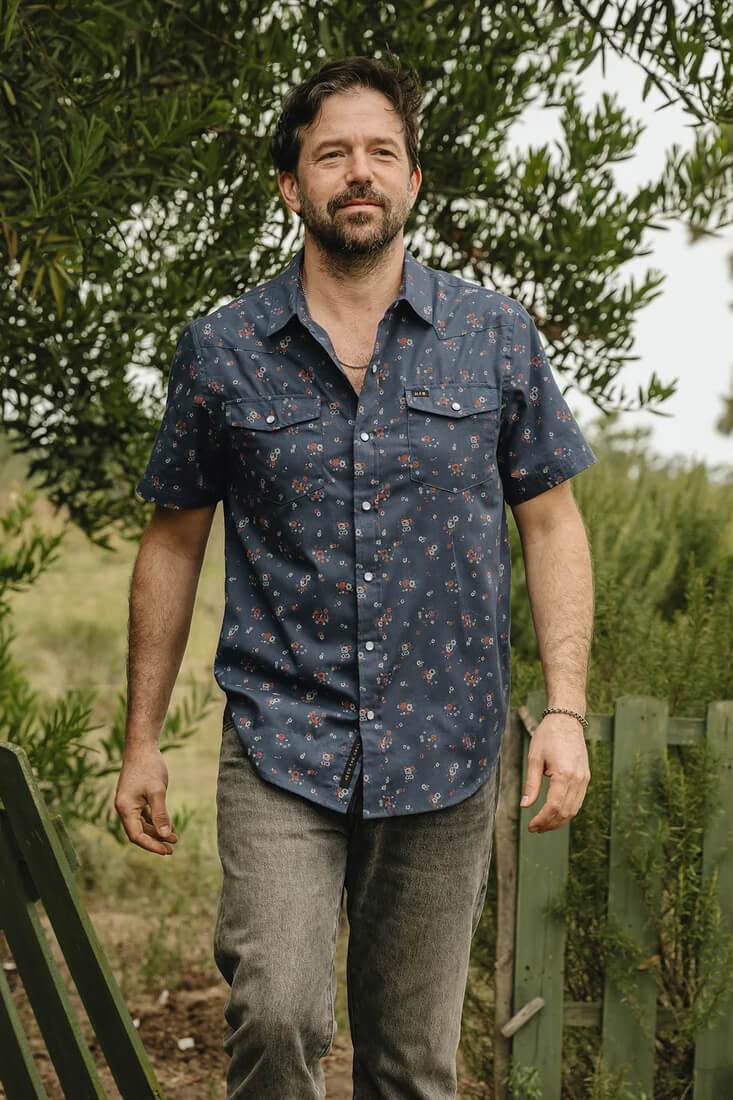 Howler Brothers H Bar B Snapshirt men's regular-fit short-sleeve western shirt with pearl snaps, western yokes, and shirttail hem.