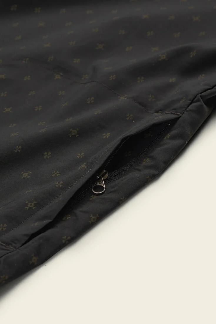 Hidden stash pocket at right side seam