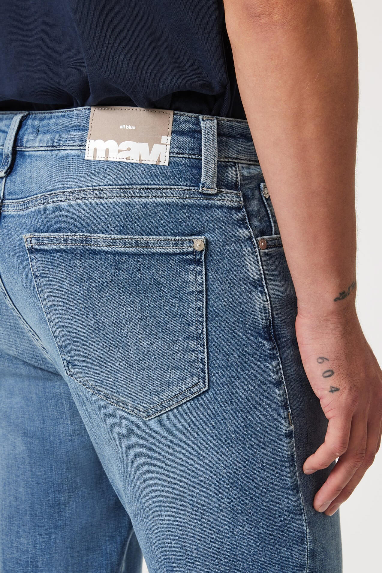 Mavi Steve Athletic Jeans in mid brushed classic blue