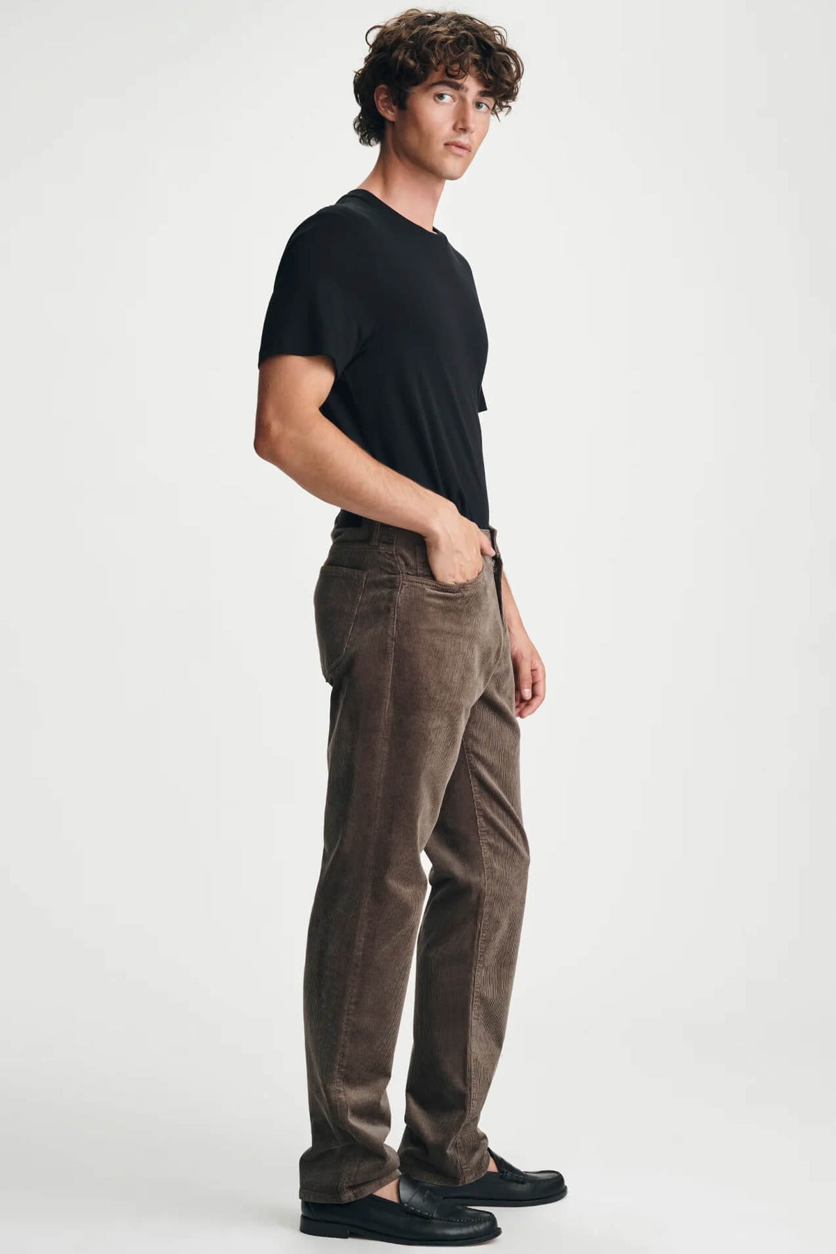 Mavi Zach Straight Leg Jeans men's regular-rise denim with classic fit through the hip and thigh and straight-leg silhouette
