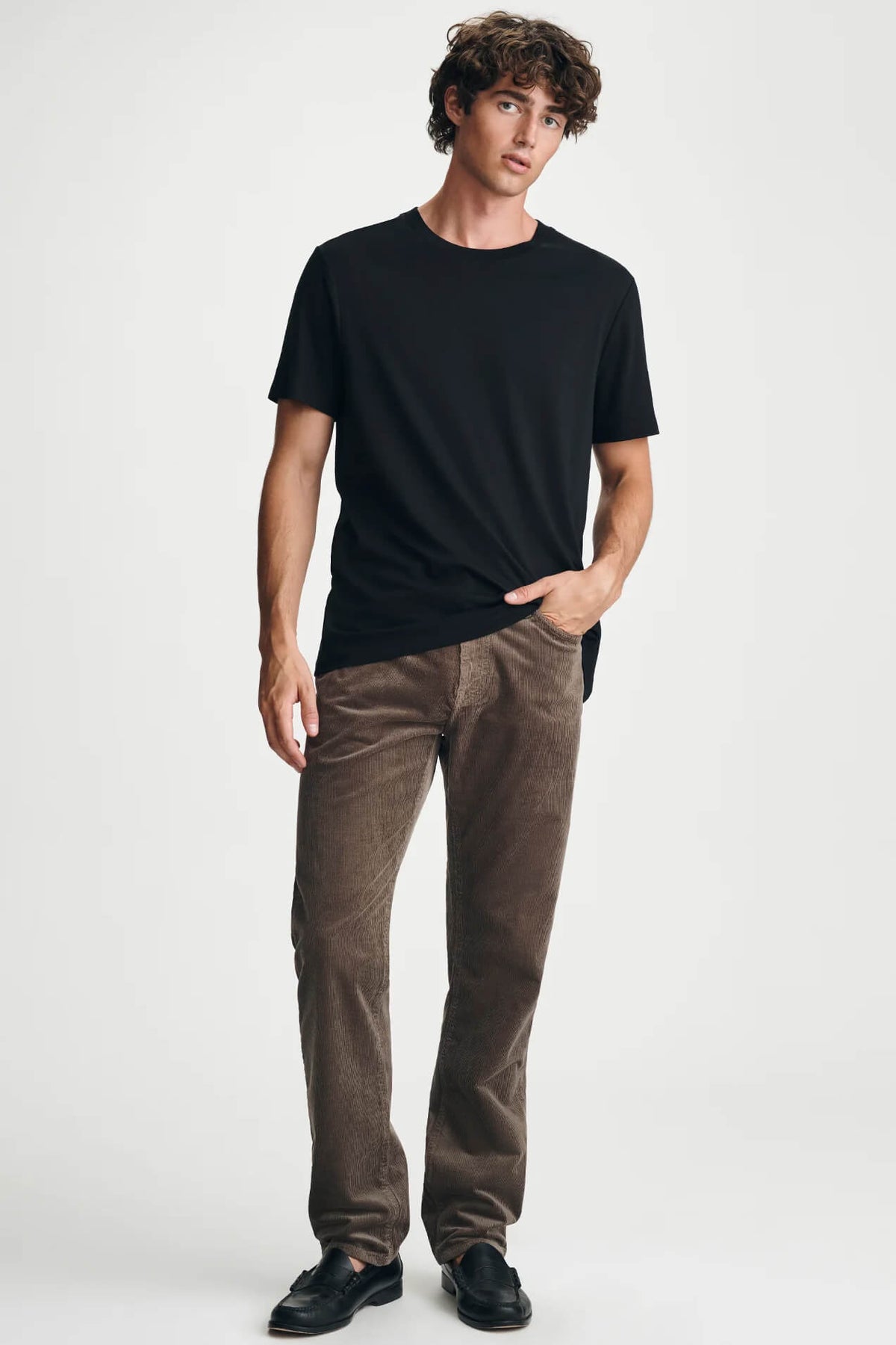 Mavi Zach Straight Leg Jeans men's regular-rise denim with classic fit through the hip and thigh and straight-leg silhouette