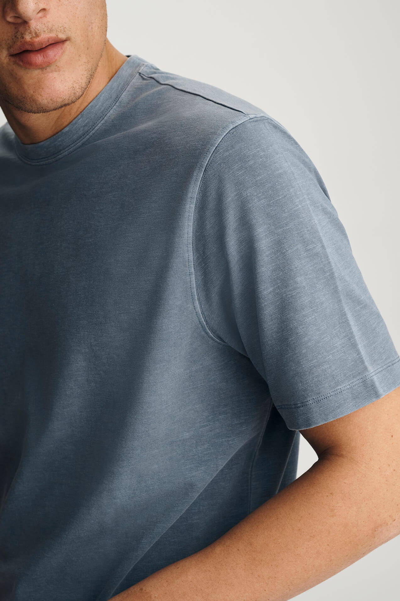 Mavi Short Sleeve Tee in flint stone details