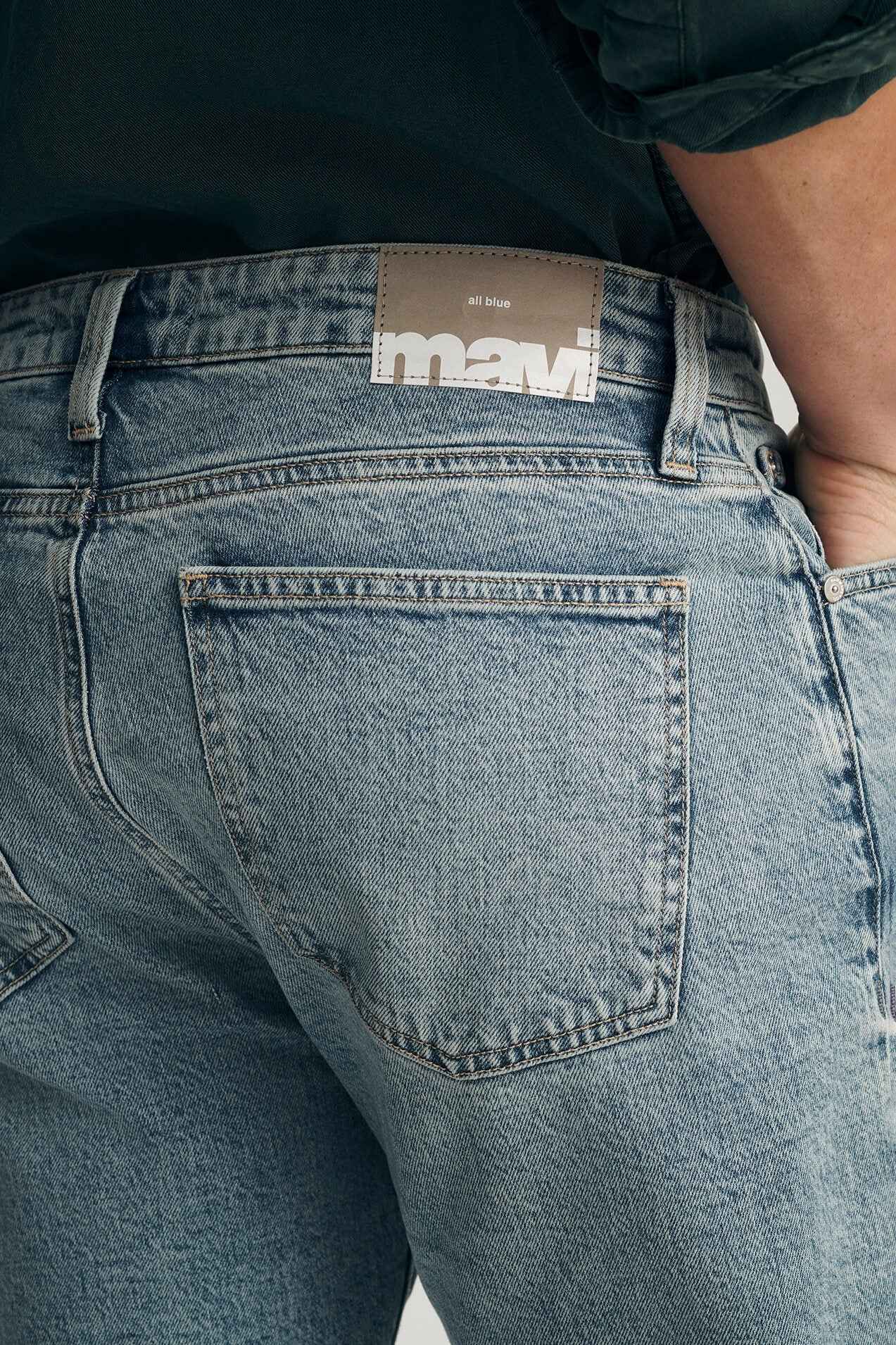 Mavi Zach Straight Leg in light shaded classic blue