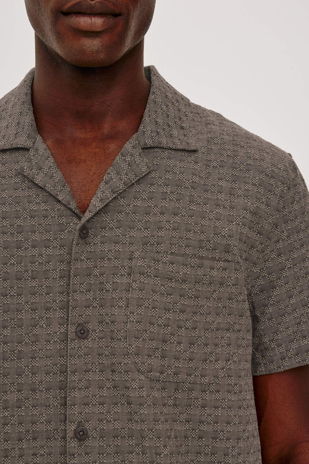 Rails Davis Shirt men's lightweight short sleeve button-down with classic collar and relaxed warm-weather styling.