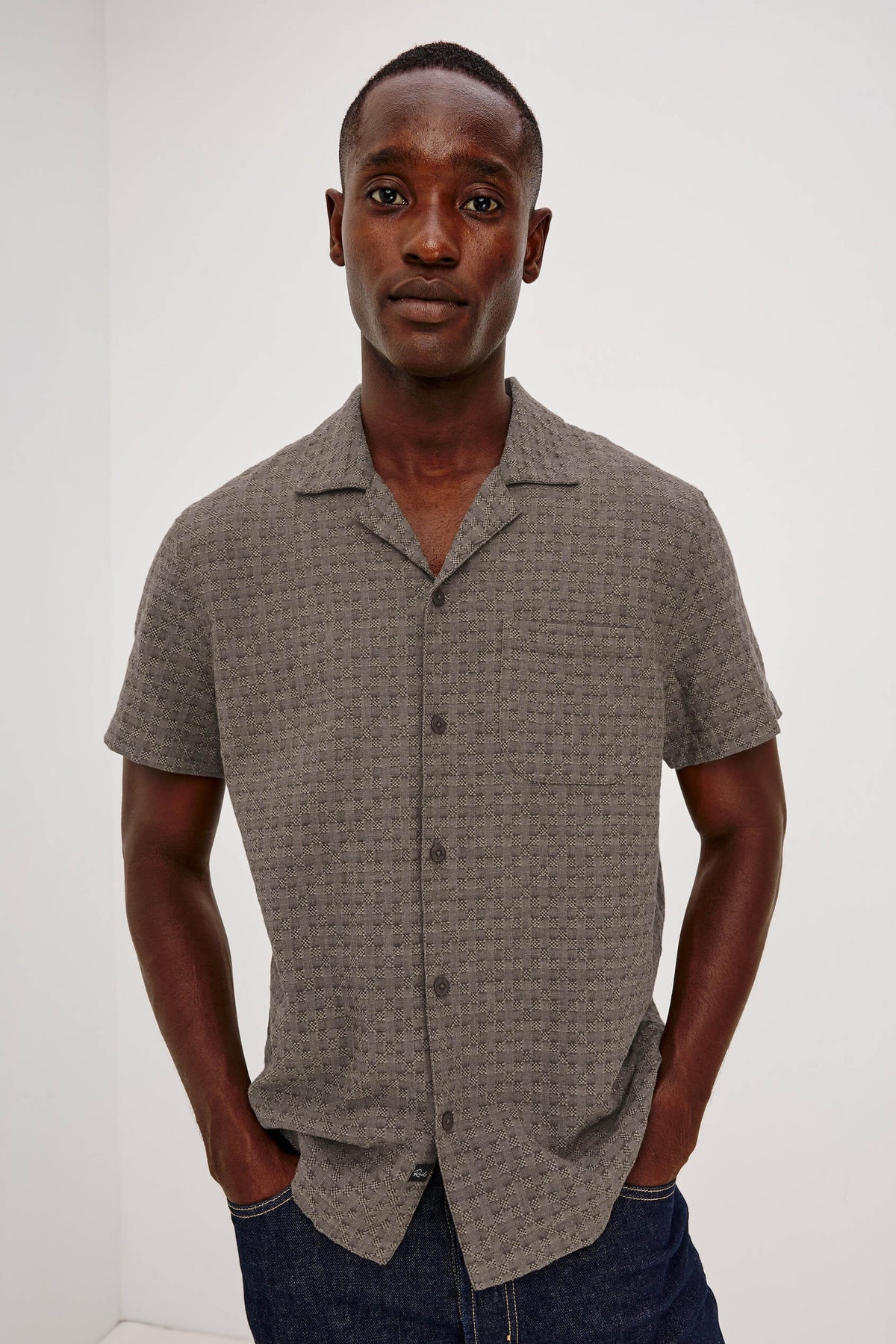 Rails Davis Shirt men's lightweight short sleeve button-down with classic collar and relaxed warm-weather styling.