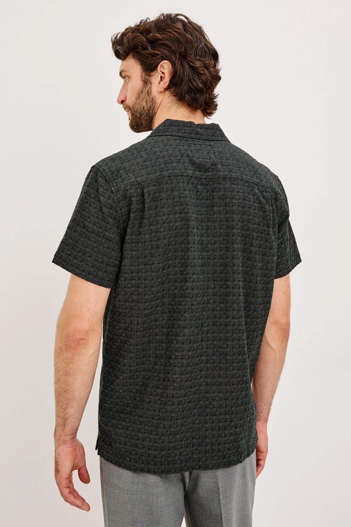 Rails Davis Shirt men's lightweight short sleeve button-down with classic collar and relaxed warm-weather styling.