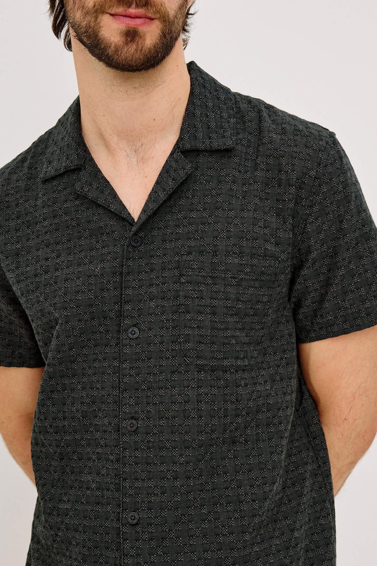 Rails Davis Shirt men's lightweight short sleeve button-down with classic collar and relaxed warm-weather styling.