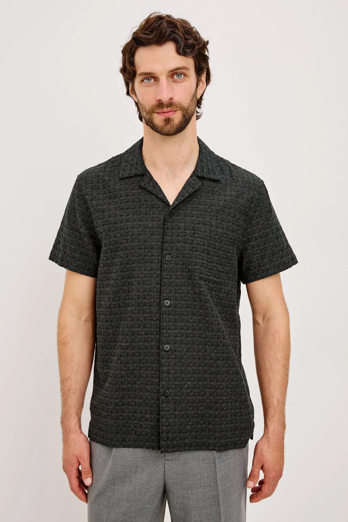 Rails Davis Shirt men's lightweight short sleeve button-down with classic collar and relaxed warm-weather styling.