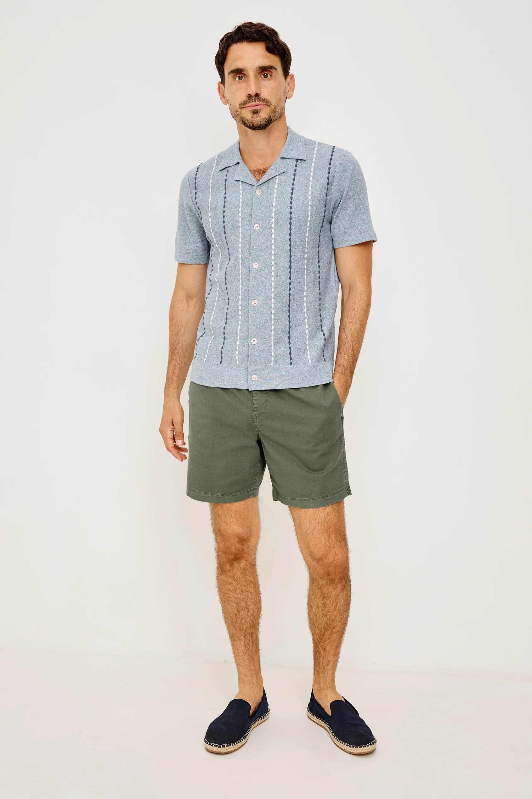 Rails Richie Shirt in Navy White Sky outfit