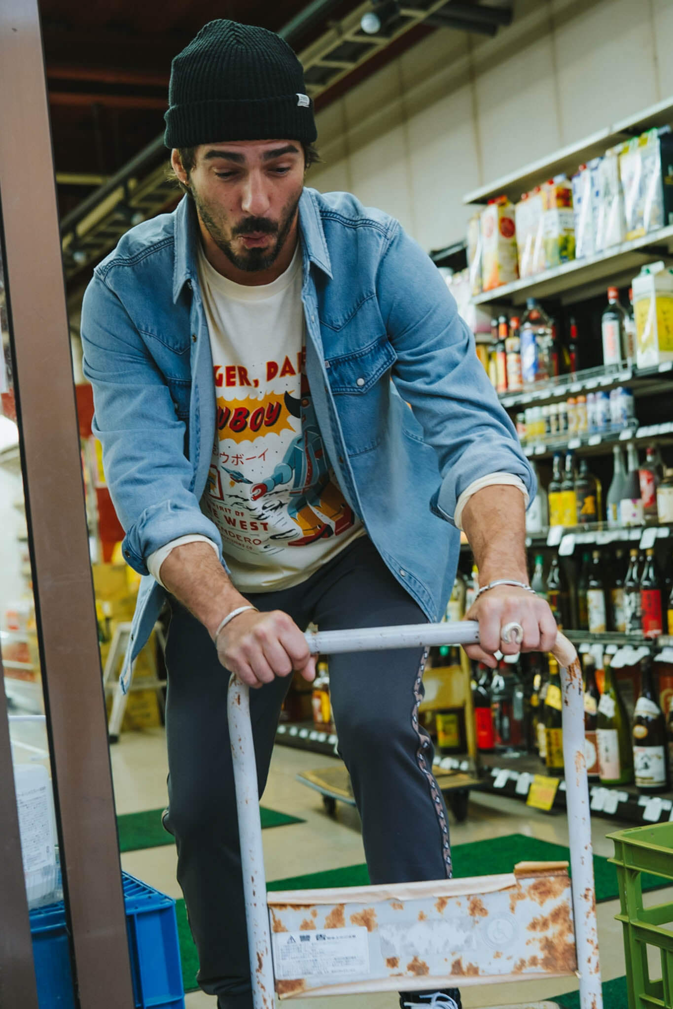 Sendero Wyatt Pearl Snap Shirt in vintage denim lifestyle