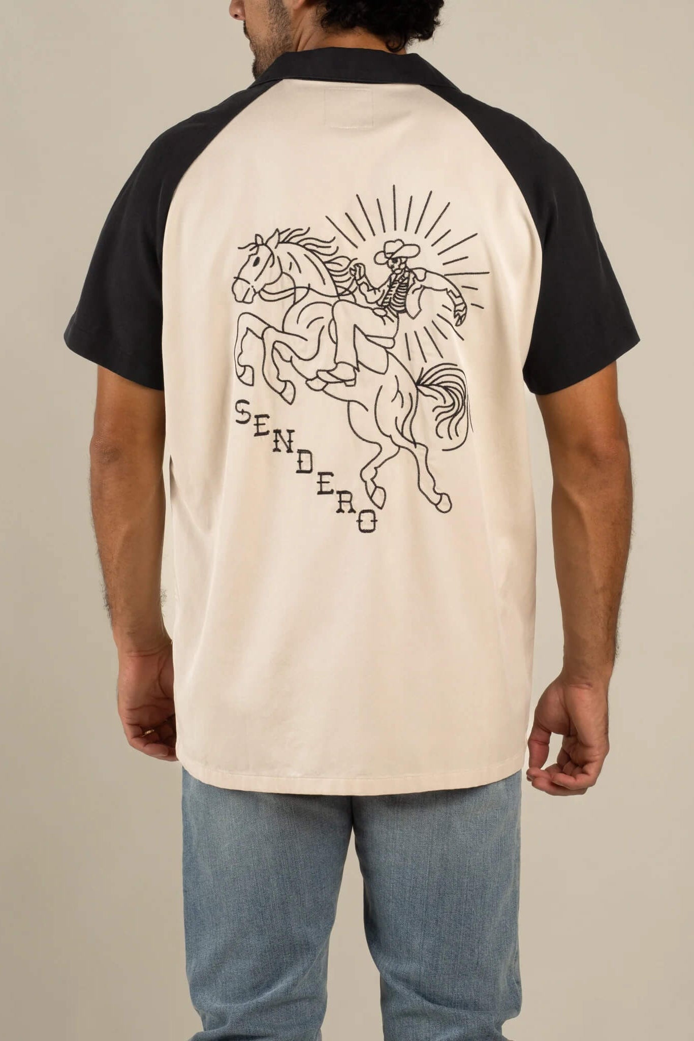 Sendero Saloon Short Sleeve in Pale Rider back fit