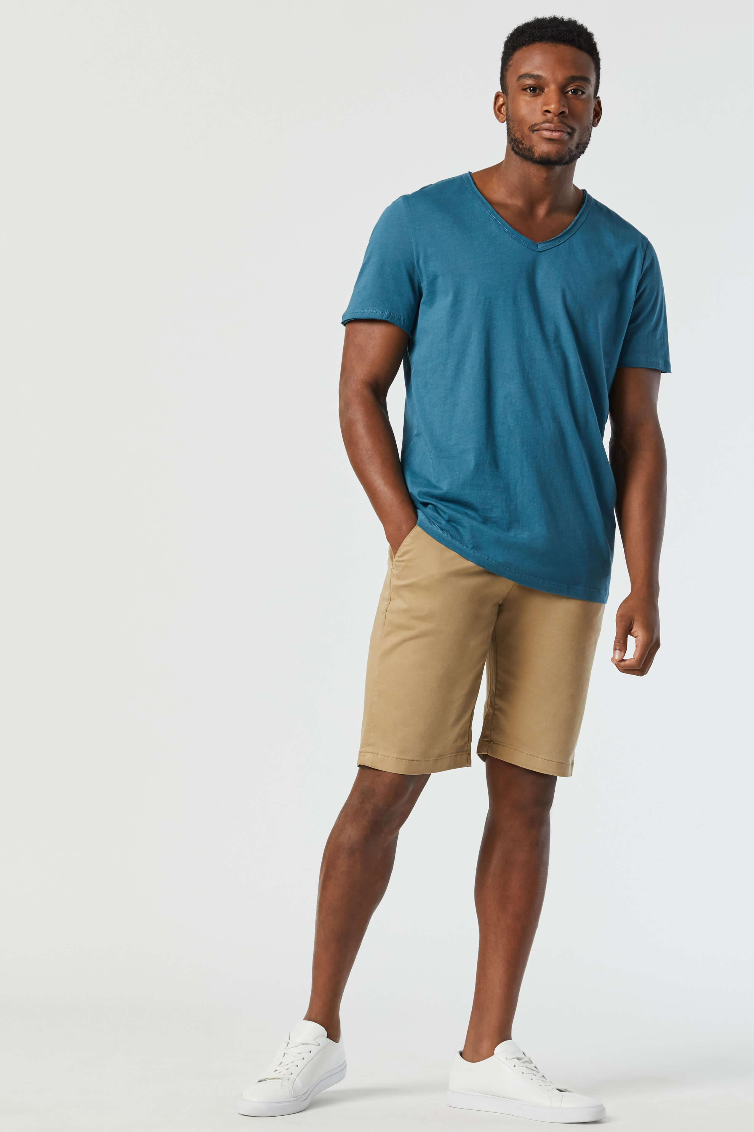 Noah Shorts in khaki twill